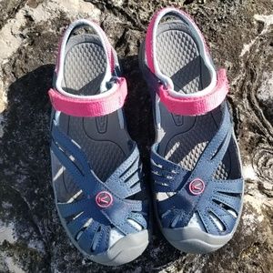 Girl's Keen Rose Sandals in Midnight/Honeysuckle 3